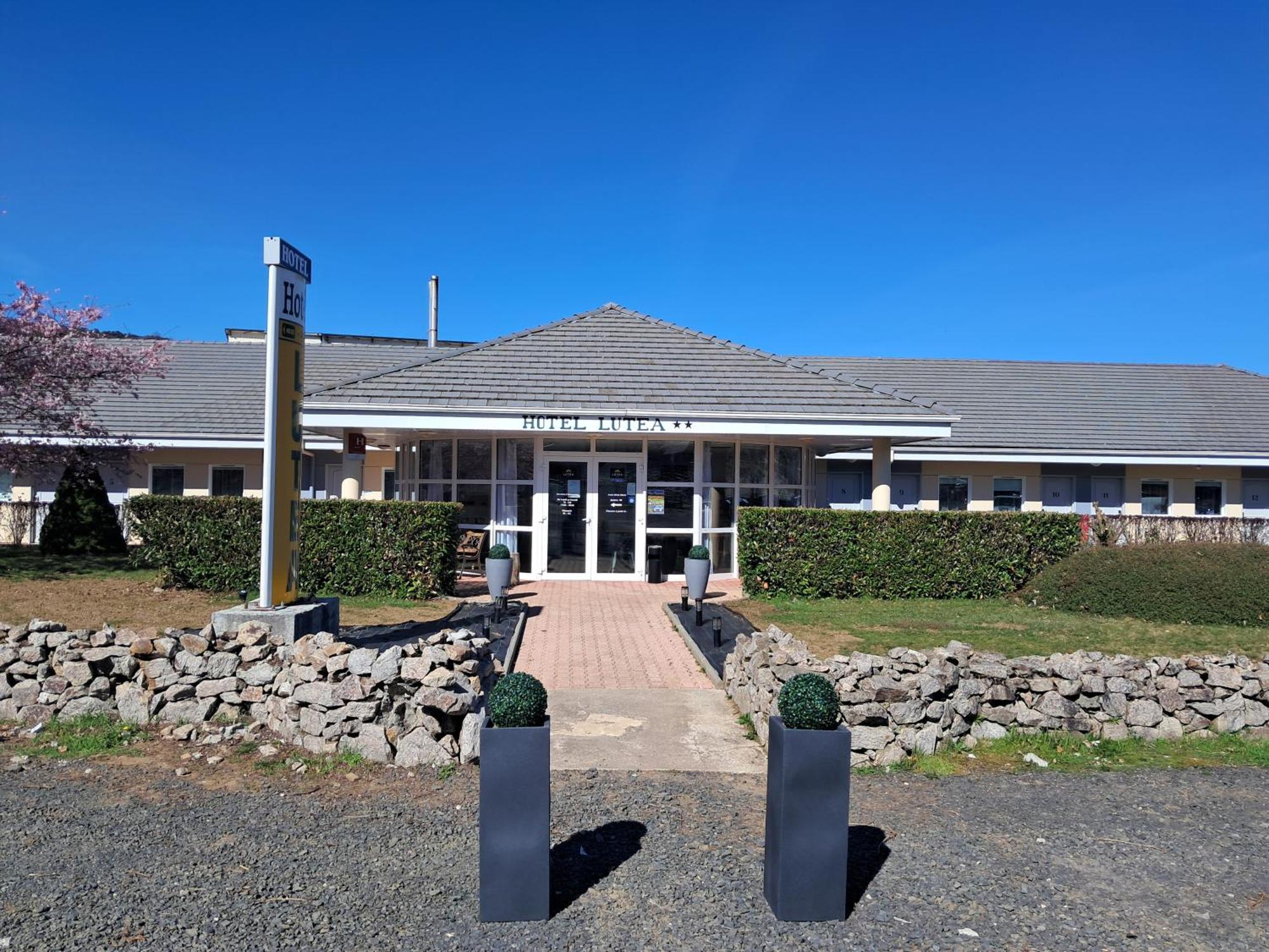 The Originals Access, Hotel Le Lutea Riom-es-Montagnes Exterior foto