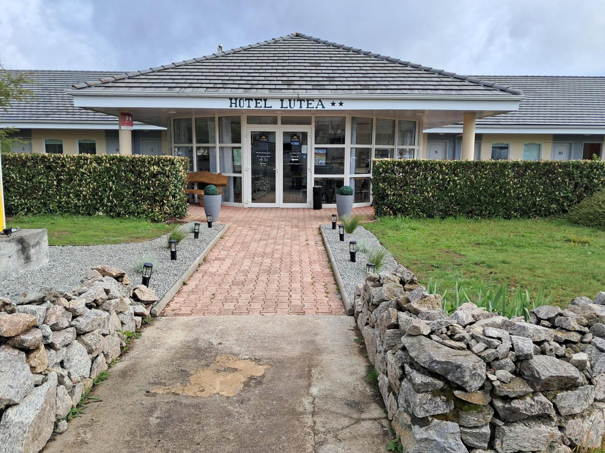 The Originals Access, Hotel Le Lutea Riom-es-Montagnes Exterior foto